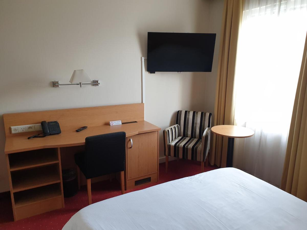 The Rosendale Hotell Roosendaal Exteriör bild